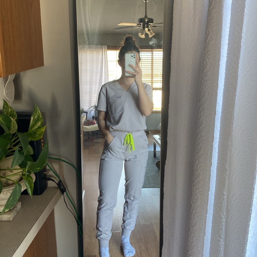 FIGS scrub set